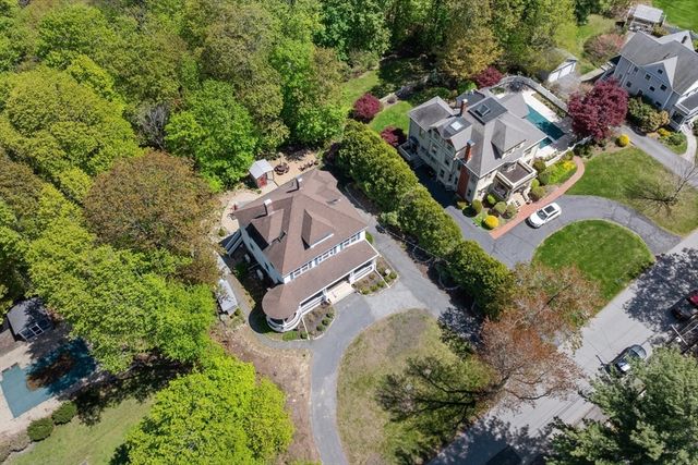 10 Latisquama Rd, Southborough, MA 01772