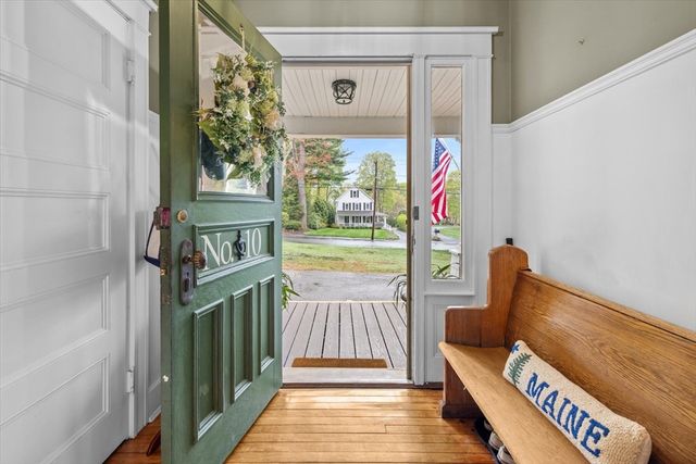 10 Latisquama Rd, Southborough, MA 01772