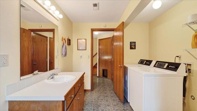 10120 N Seminole Dr, Spokane, WA 99208