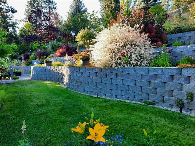 10120 N Seminole Dr, Spokane, WA 99208