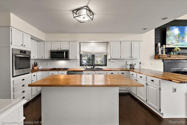 8793 Webster Hills Road, Webster Township, MI 48130