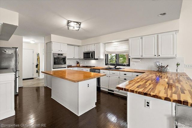 8793 Webster Hills Road, Webster Township, MI 48130