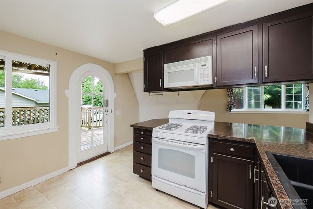 27299 Baywood Drive NE, Kingston, WA 98346