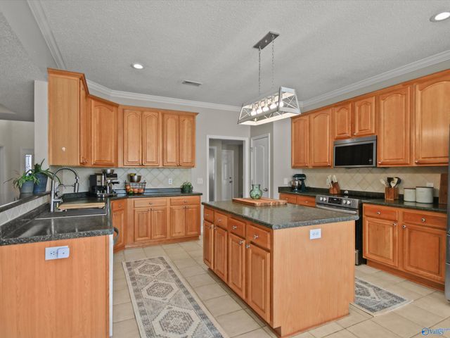 128 Mount Laurel Circle, New Market, AL 35761