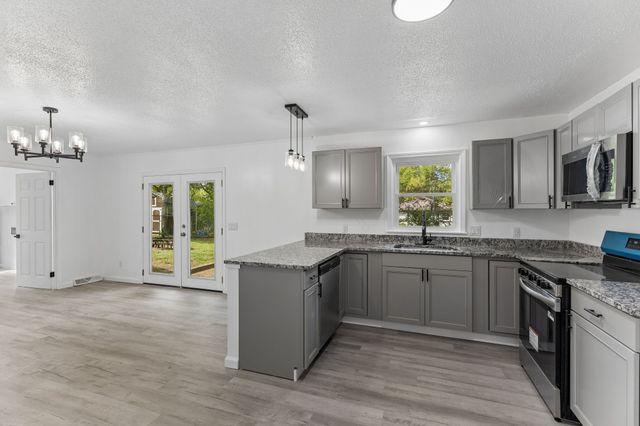 1612 Whippoorwill Dr, Lawrenceburg, TN 38464