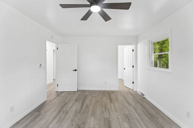 1612 Whippoorwill Dr, Lawrenceburg, TN 38464