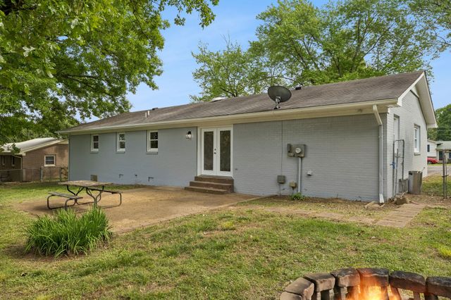 1612 Whippoorwill Dr, Lawrenceburg, TN 38464
