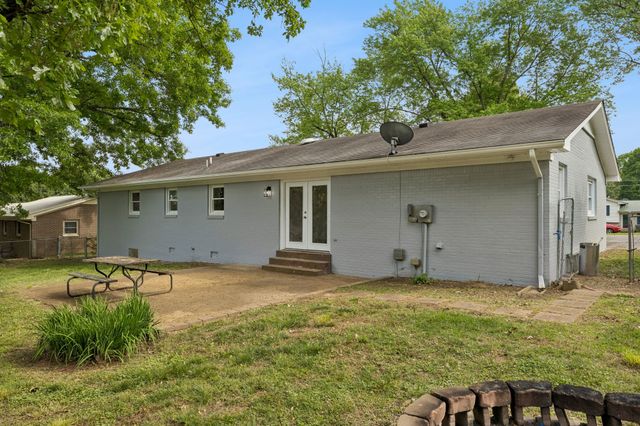 1612 Whippoorwill Dr, Lawrenceburg, TN 38464
