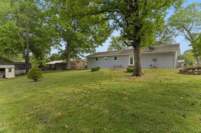 1612 Whippoorwill Dr, Lawrenceburg, TN 38464