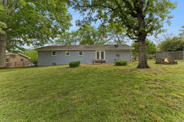 1612 Whippoorwill Dr, Lawrenceburg, TN 38464