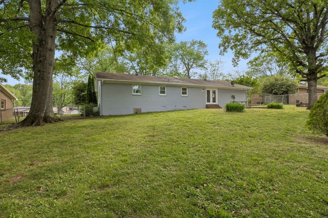 1612 Whippoorwill Dr, Lawrenceburg, TN 38464