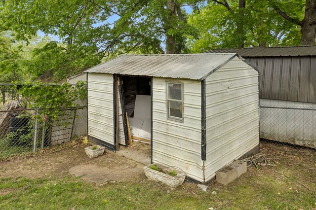 1612 Whippoorwill Dr, Lawrenceburg, TN 38464