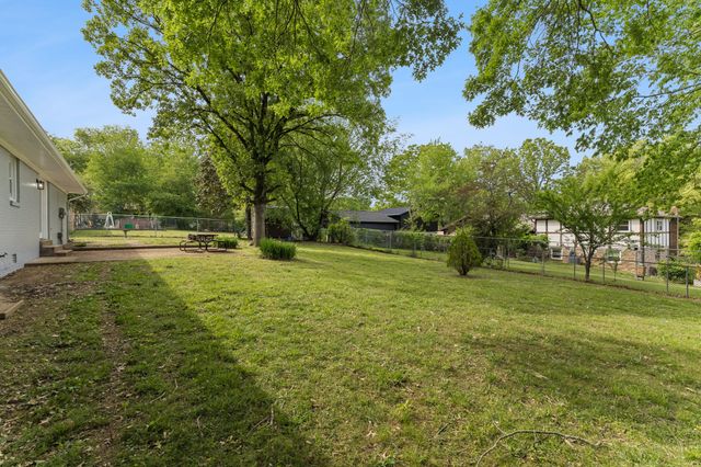 1612 Whippoorwill Dr, Lawrenceburg, TN 38464