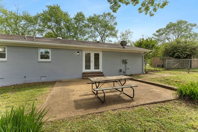 1612 Whippoorwill Dr, Lawrenceburg, TN 38464
