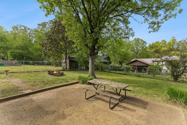 1612 Whippoorwill Dr, Lawrenceburg, TN 38464