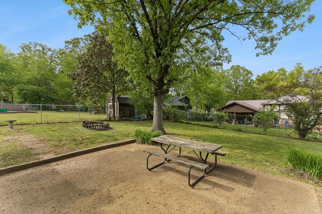 1612 Whippoorwill Dr, Lawrenceburg, TN 38464