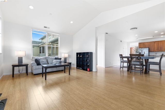 117 Kingswood Ln, Martinez, CA 94553