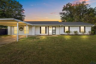 135 Camelia Dr, Tatum, TX 75691