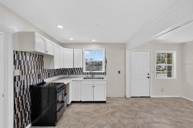 8024 HILLMAN AVENUE, Punta Gorda, FL 33982