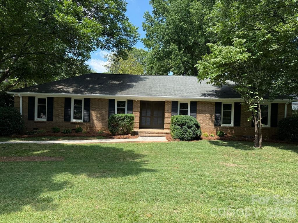 6221 Woodbridge Road, Charlotte, NC 28227