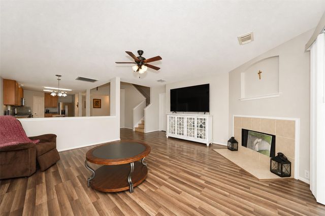 17435 S Summit Canyon Drive, Houston, TX 77095