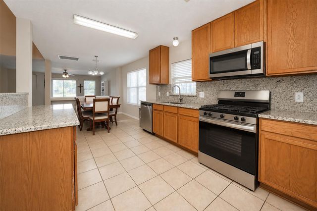 17435 S Summit Canyon Drive, Houston, TX 77095