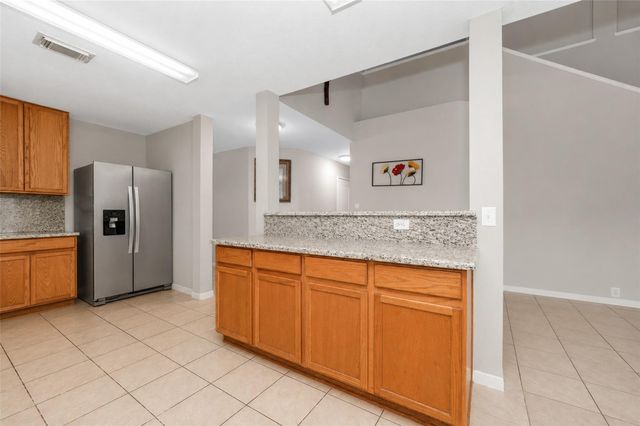 17435 S Summit Canyon Drive, Houston, TX 77095