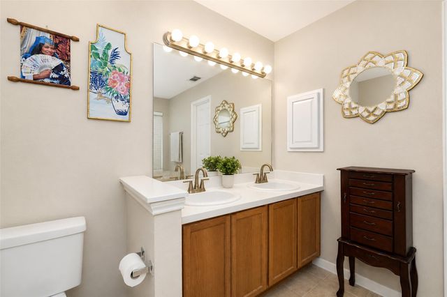 17435 S Summit Canyon Drive, Houston, TX 77095