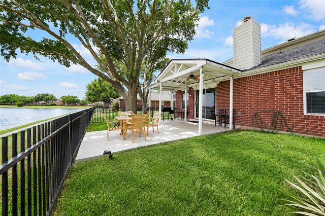 17435 S Summit Canyon Drive, Houston, TX 77095