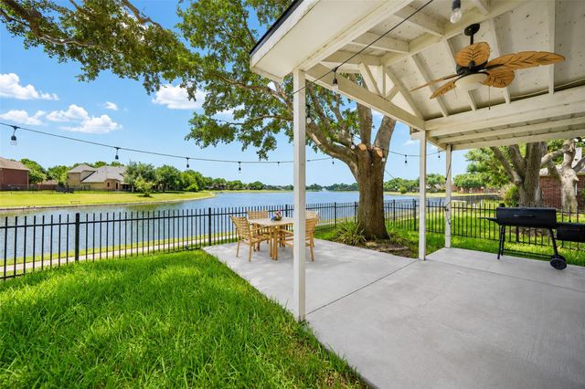 17435 S Summit Canyon Drive, Houston, TX 77095