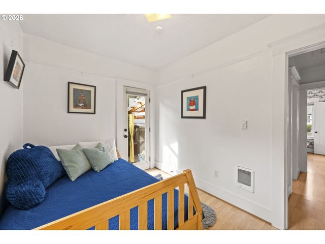 860 N HOLLAND St, Portland, OR 97217