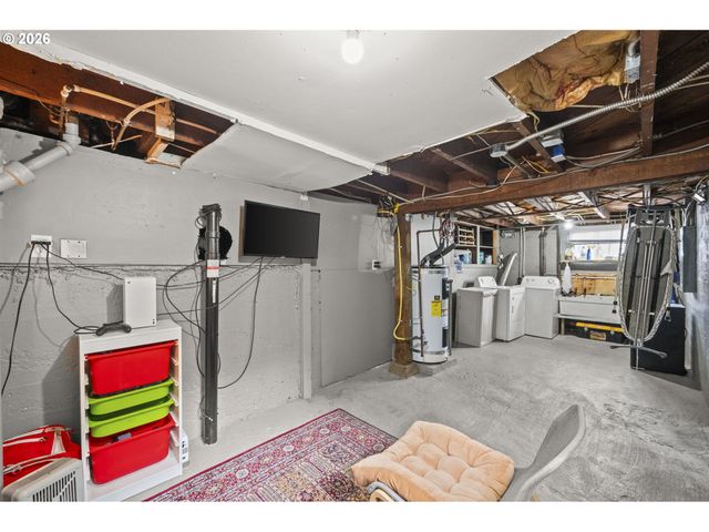 860 N HOLLAND St, Portland, OR 97217