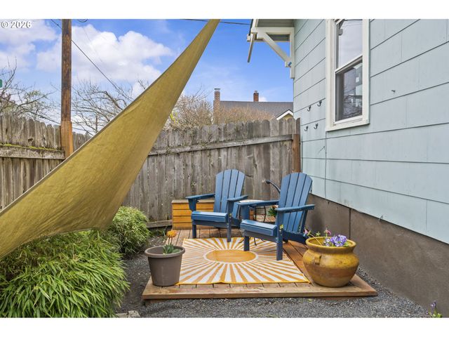 860 N HOLLAND St, Portland, OR 97217