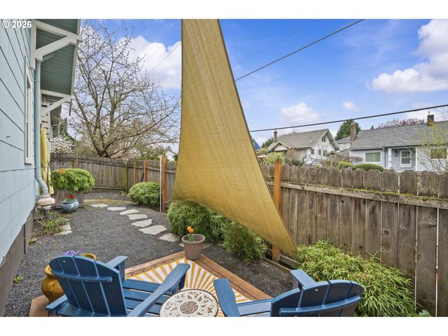 860 N HOLLAND St, Portland, OR 97217