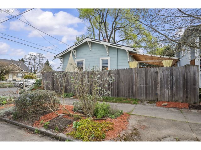 860 N HOLLAND St, Portland, OR 97217