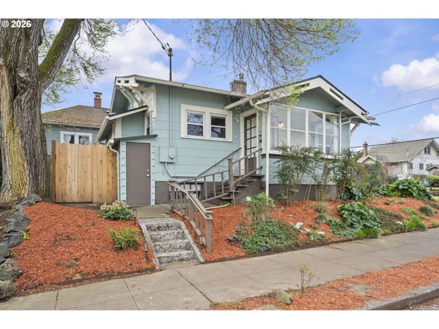 860 N HOLLAND St, Portland, OR 97217