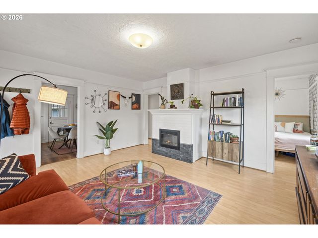 860 N HOLLAND St, Portland, OR 97217