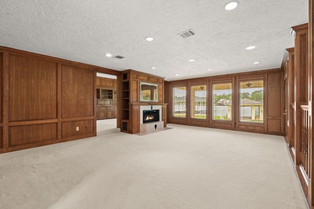 154 Lakeside Drive, Montgomery, TX 77356