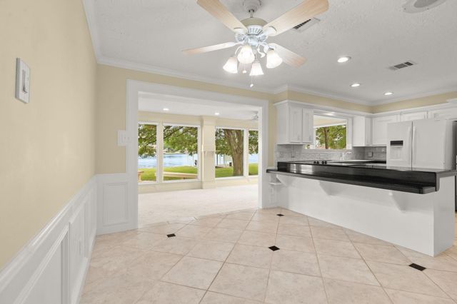 154 Lakeside Drive, Montgomery, TX 77356