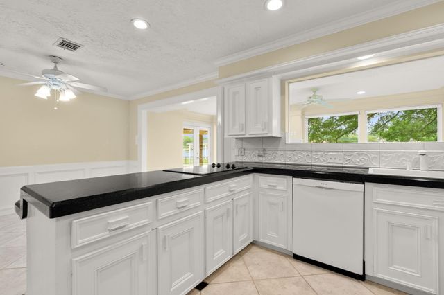 154 Lakeside Drive, Montgomery, TX 77356