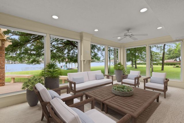 154 Lakeside Drive, Montgomery, TX 77356