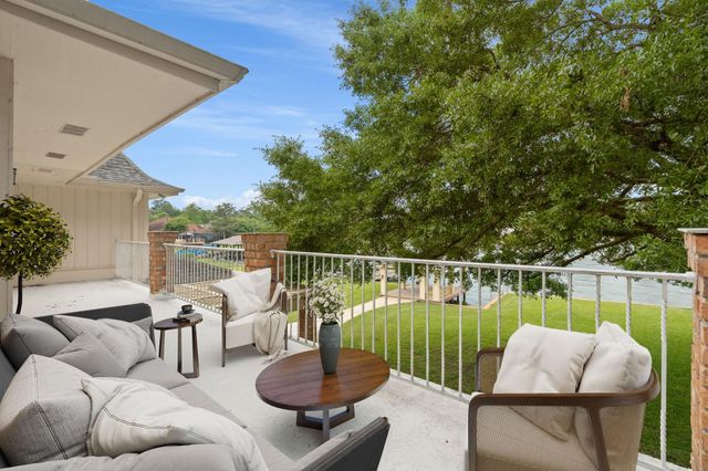 154 Lakeside Drive, Montgomery, TX 77356