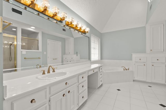 154 Lakeside Drive, Montgomery, TX 77356