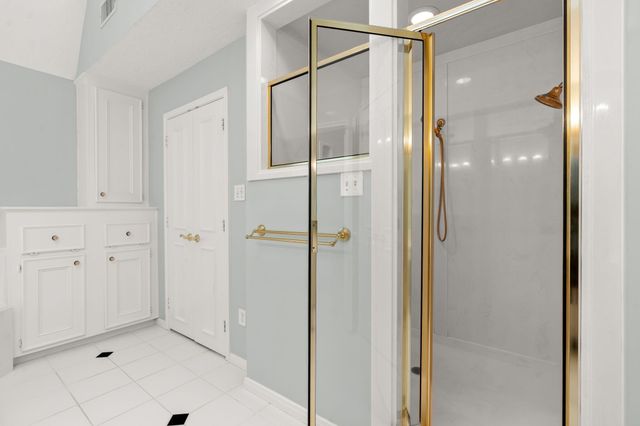 154 Lakeside Drive, Montgomery, TX 77356