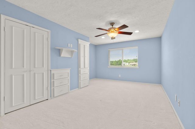 154 Lakeside Drive, Montgomery, TX 77356