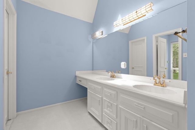 154 Lakeside Drive, Montgomery, TX 77356