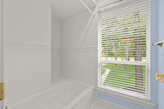 154 Lakeside Drive, Montgomery, TX 77356