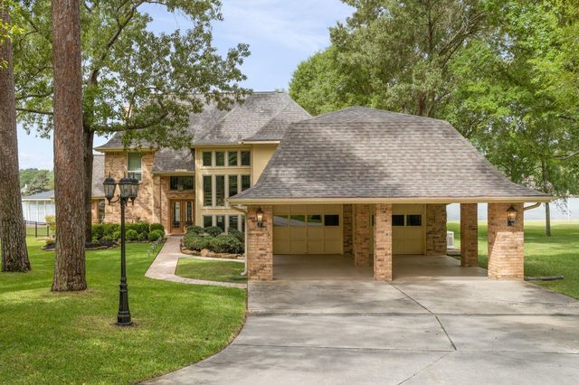 154 Lakeside Drive, Montgomery, TX 77356