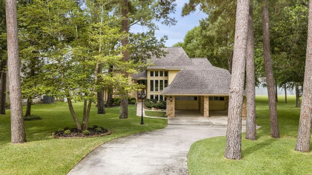 154 Lakeside Drive, Montgomery, TX 77356