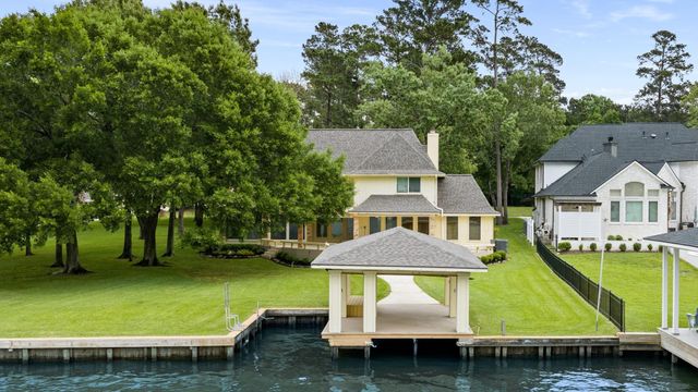 154 Lakeside Drive, Montgomery, TX 77356